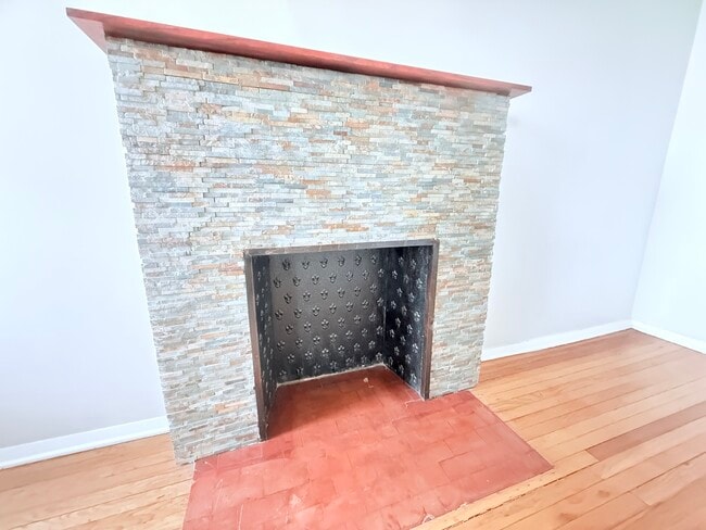 Building Photo - 1509 E 65th St