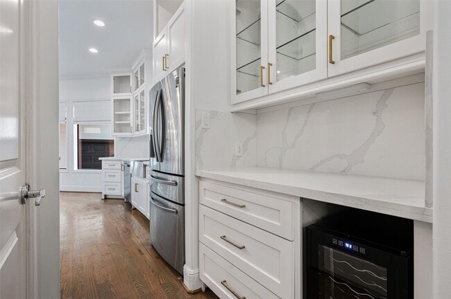 Building Photo - 4523 Maple St