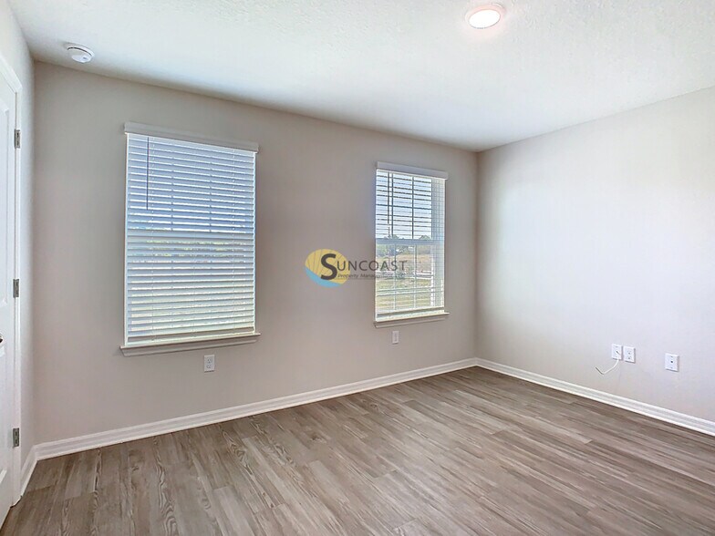 Building Photo - 3821 SW 43rd Ct