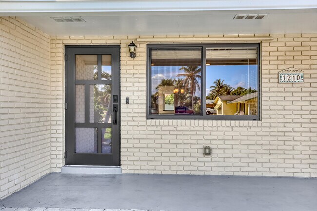 Building Photo - 1210 Skylark Ln