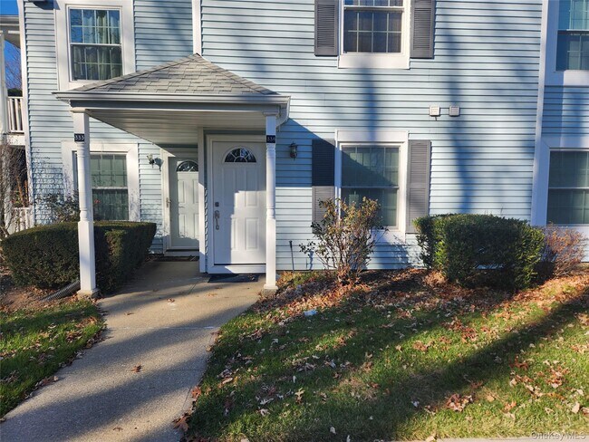 Building Photo - 334 Artist Lake Dr