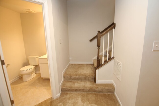 Building Photo - The Homestead- immaculate town home with community pool.