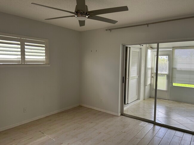 Building Photo - 451 Grove Isle Cir