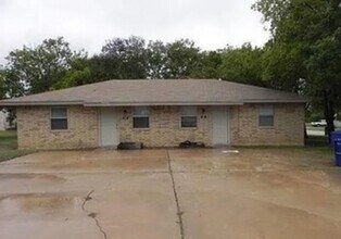 Building Photo - Beautiful 2 Bed / 1 Bath home in Copperas Cove - PROMO $750 first 3 months - Split deposit ($225 ...