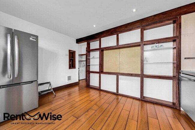 Building Photo - 130-136-136 Mullen Ave