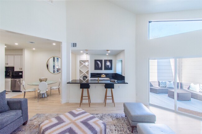 Building Photo - 727 Bunker Hill Rd