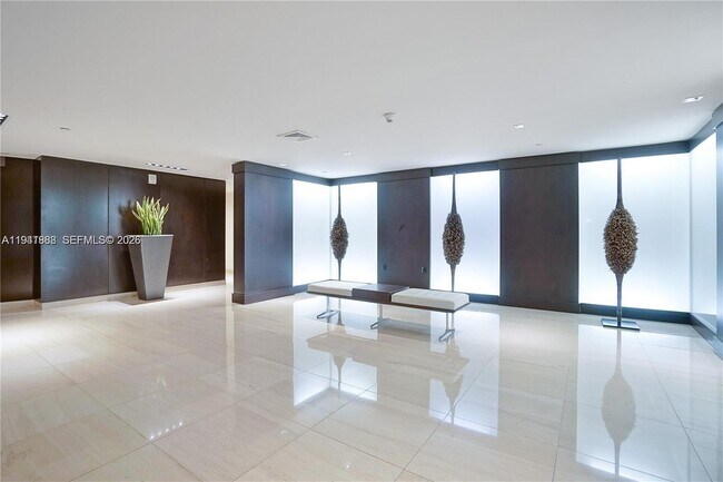 Building Photo - 900 Biscayne Blvd