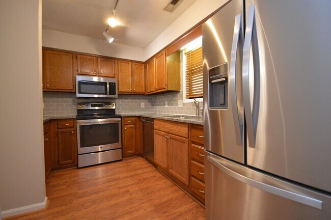 Building Photo - 616 Applecross Dr