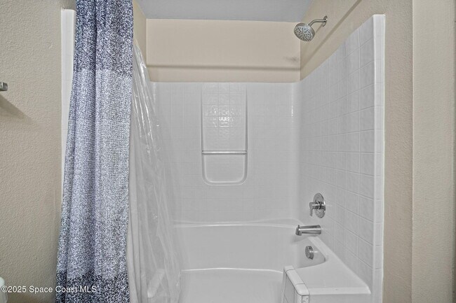 Building Photo - 411 Oceanside St