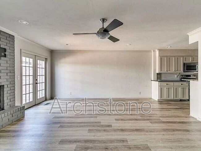 Building Photo - 3063 W Wilshire Blvd