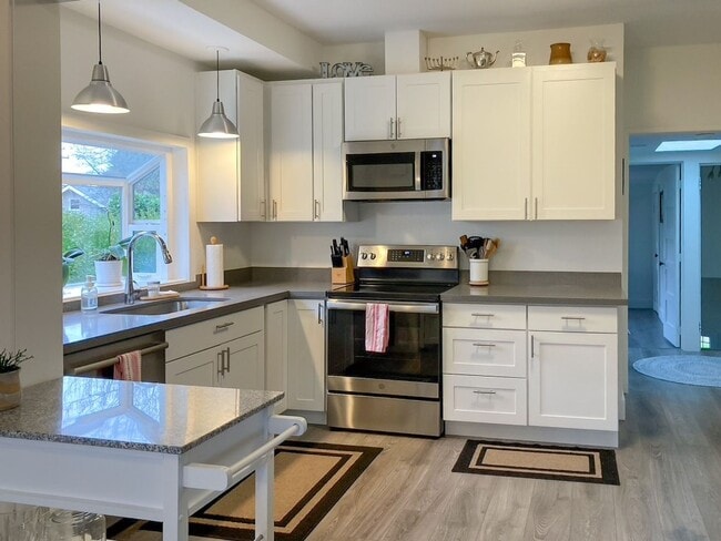 Building Photo - 5Bd/2Ba Seattle Home
