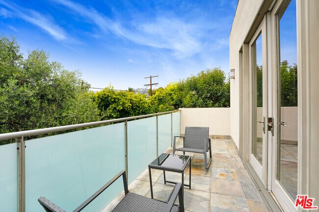 Building Photo - 841 N Crescent Heights Blvd