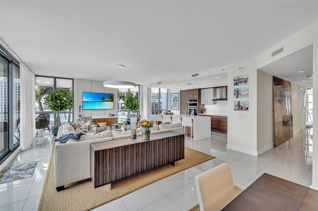 Building Photo - 100 E Las Olas Blvd