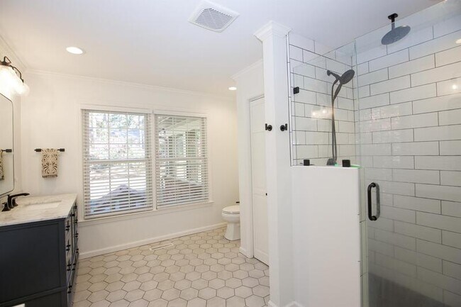 Building Photo - 209 Selkirk Trail