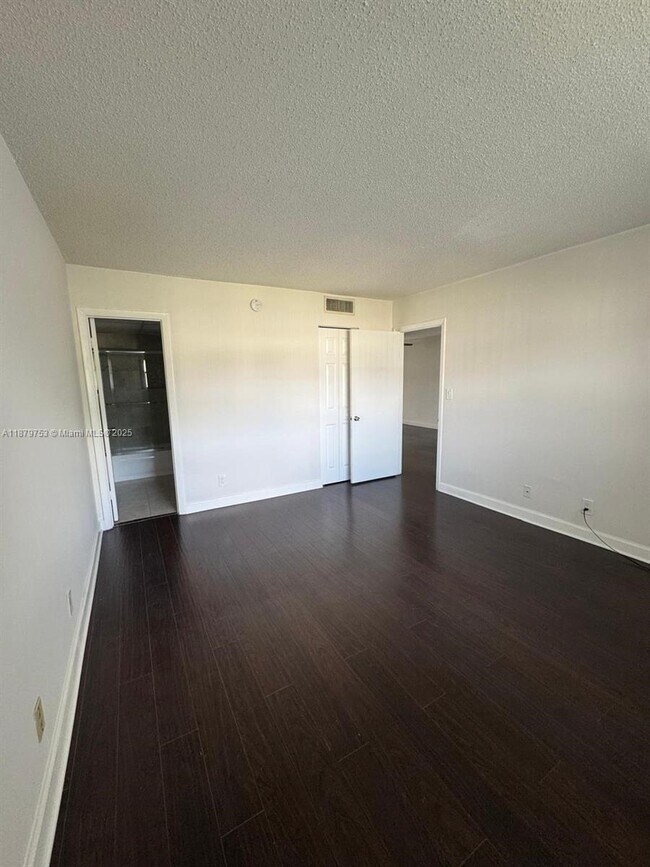 Building Photo - 8010 N Colony Cir
