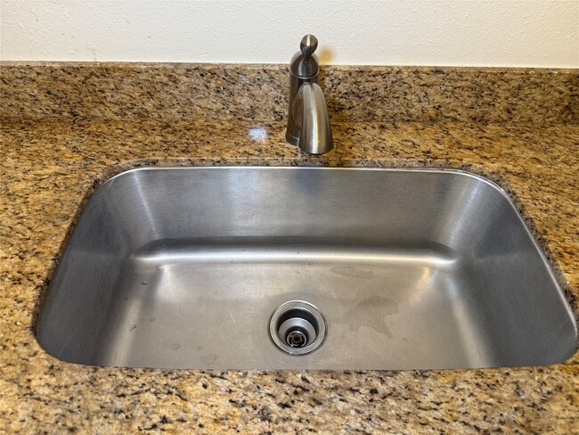 Building Photo - 1530 Heights Blvd