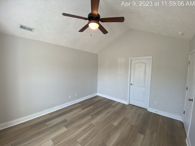 Building Photo - 2126 Queen Elizabeth Ln