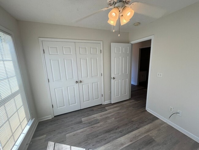 Building Photo - Discover the Perfect Blend of Comfort and Convenience