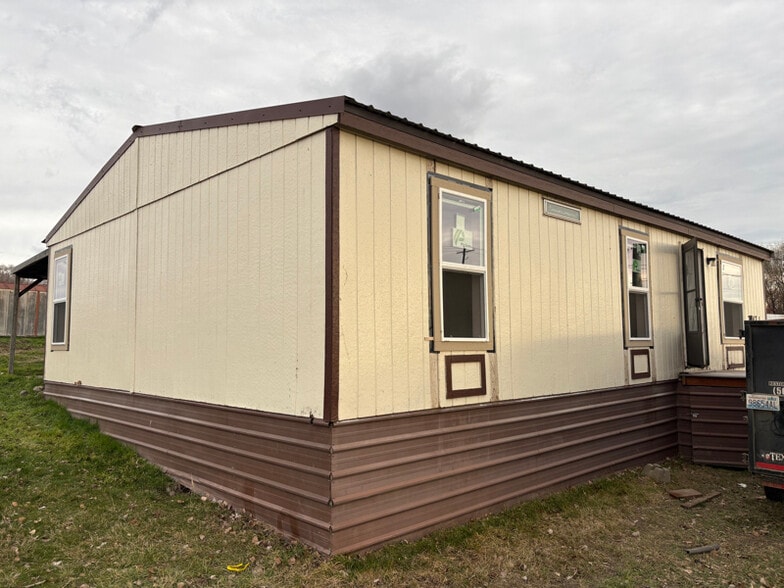 Building Photo - 471 Cheyne Rd