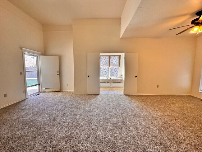 Building Photo - Spacious 4 Bed in Deer Creek