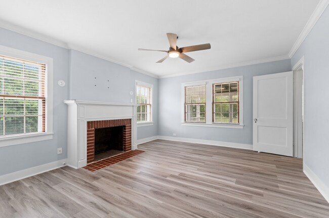 Building Photo - Updated 3-Bed, 2-Bath Home on Private Road...