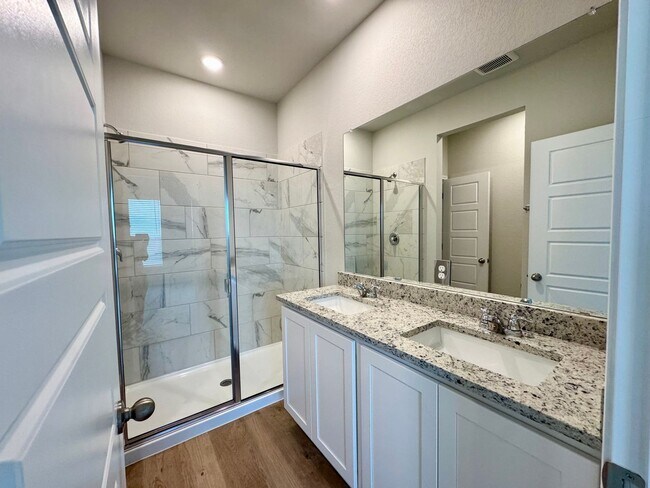 Building Photo - Stunning 3x2 Luxury Duplex in Buda, TX!
