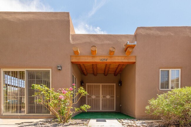Building Photo - Single Level 3 Bedroom 2.5 Bath home in De...