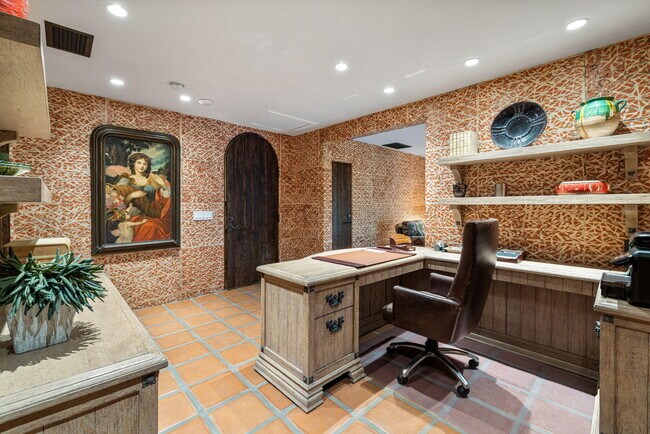 Building Photo - 535 N Belardo Rd