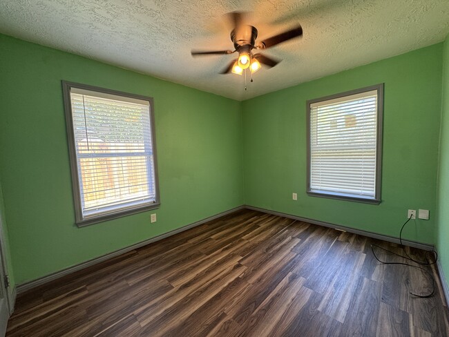 Building Photo - 5846 Westover St