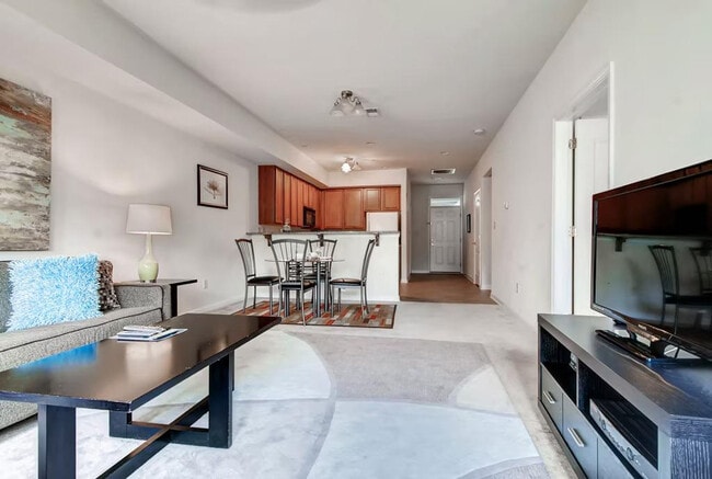 Building Photo - 3204 Ravens Crest Dr