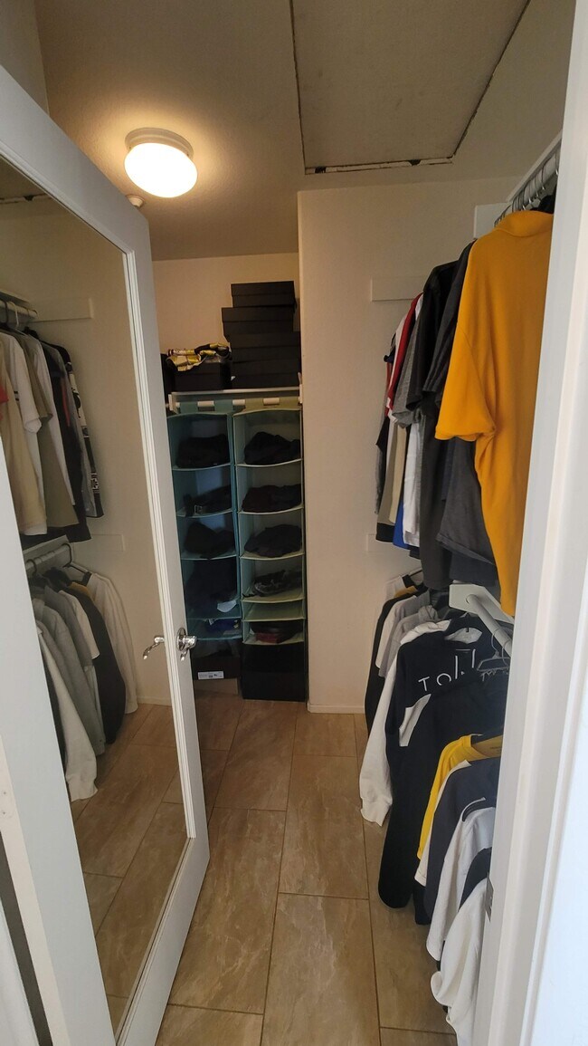 Building Photo - 2422 Pointe Pkwy