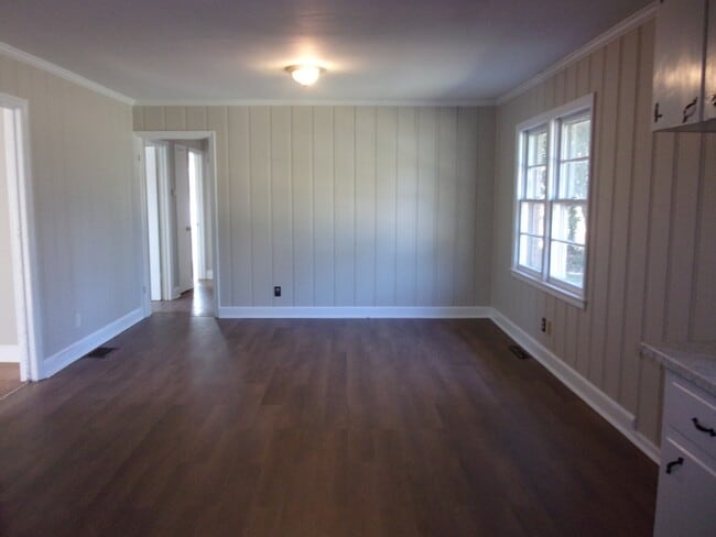 Building Photo - 917 Cherry Rd