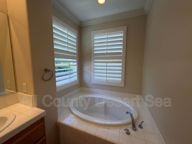 Building Photo - 16621 Maywood Ln