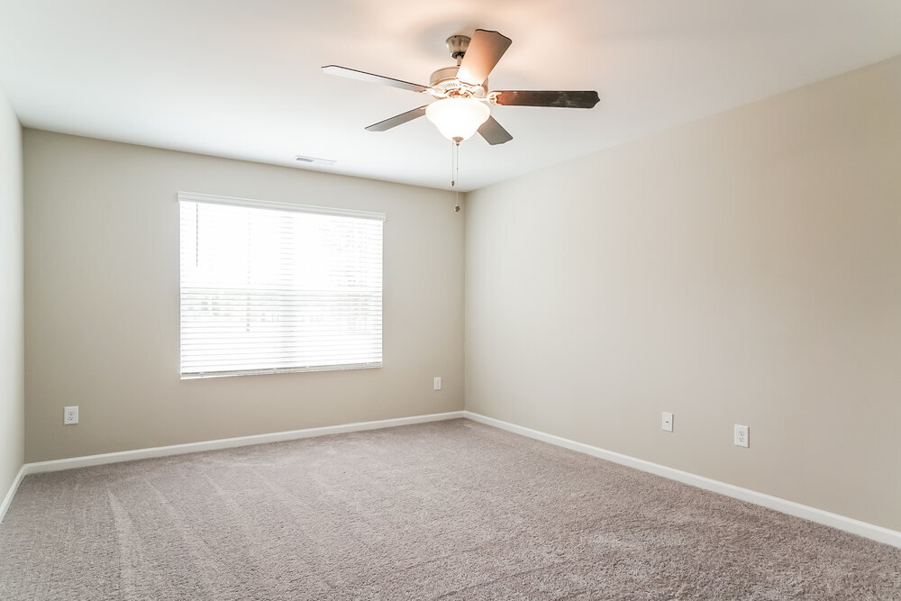 Building Photo - 557 Landing View Dr
