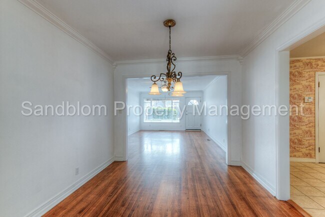 Building Photo - FOR LEASE | Brookside | $1300 Rent + $1300...