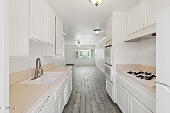 Building Photo - 3345 Porter Ln