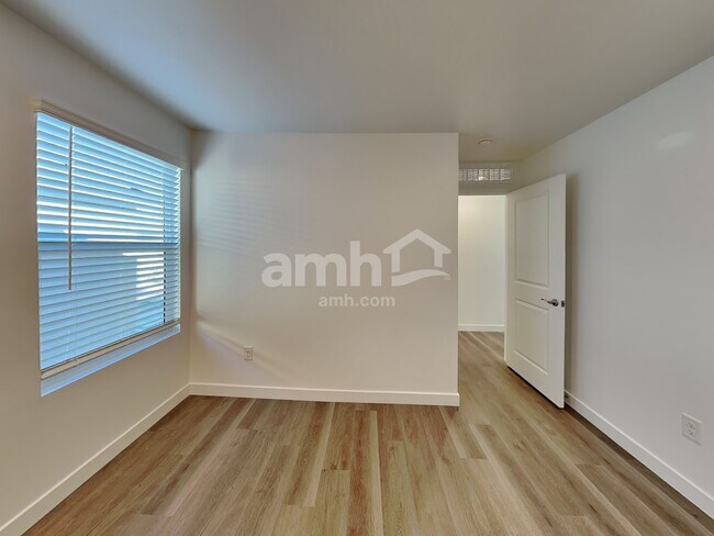 Building Photo - 7332 S Avenida Obelo