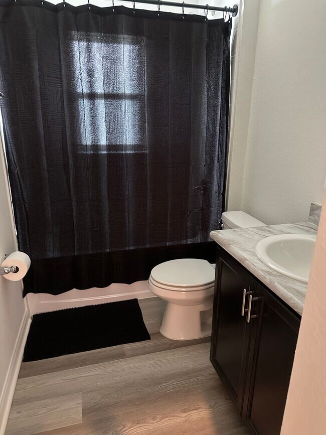 Building Photo - 4 Bedroom 2 Bathroom in Winter Haven
