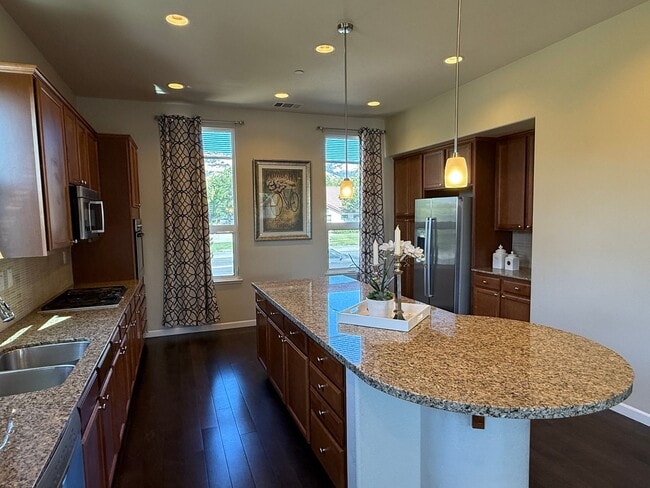 Building Photo - Executive Evergreen Valley Townhome