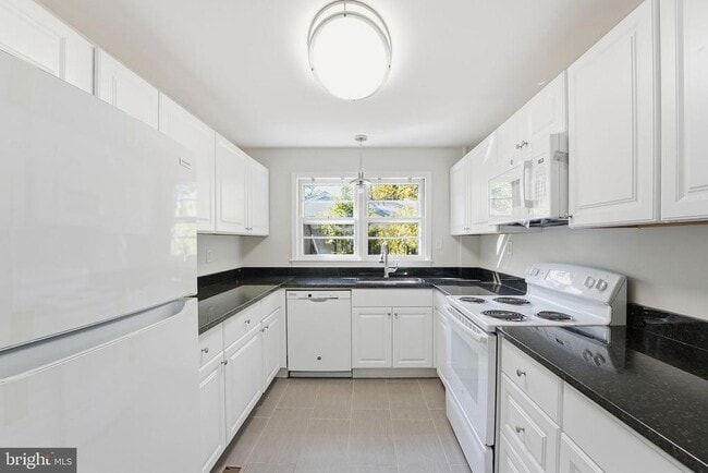Building Photo - 2904 Swanee Ln