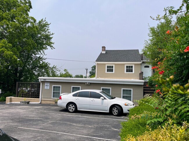 Building Photo - 1053 DeKalb St