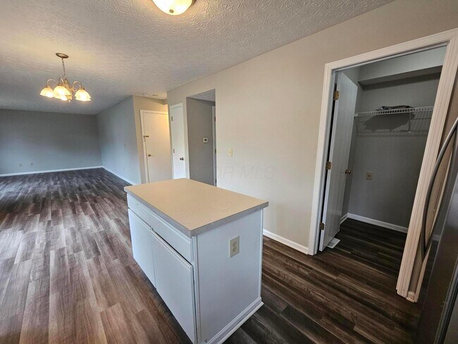 Building Photo - 5622 Blandon