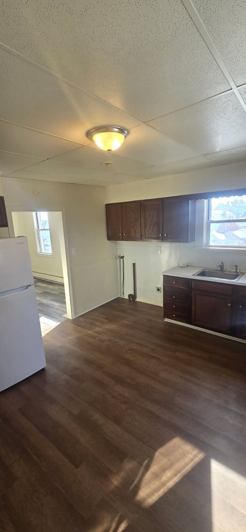 Building Photo - 154 Garibaldi Ave