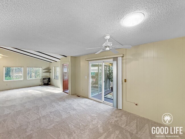 Building Photo - Beautiful 2B/2BA 55+ Community Home w/ AC, Parking, W/D, and Community Amenities!