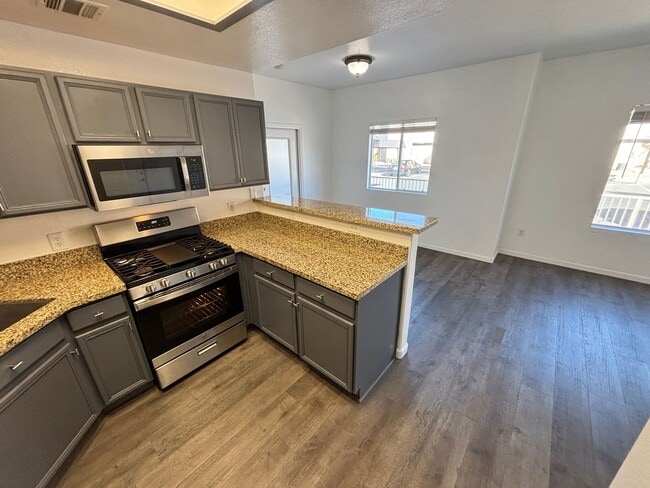 Building Photo - Modern 2bed/1.5bath  Condo nestled in a great area!