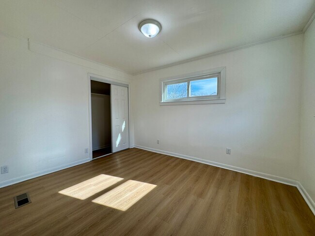 Building Photo - 32 Opal Rd