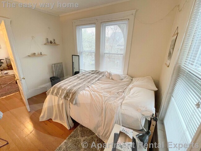 Building Photo - 18 Sanborn Ave