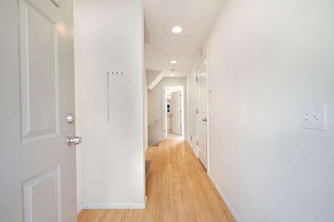 Building Photo - The Perfect Urban Escape: A Quiet, Safe 3-Bedroom Townhouse in North Queen Anne - Tour Now!