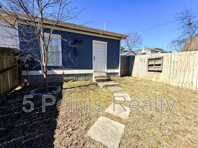 Building Photo - 2209 10th Ave S