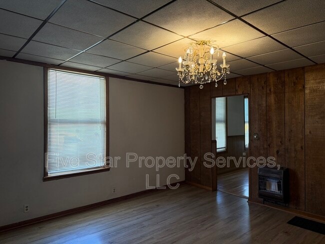 Building Photo - 1104 S 11th St
